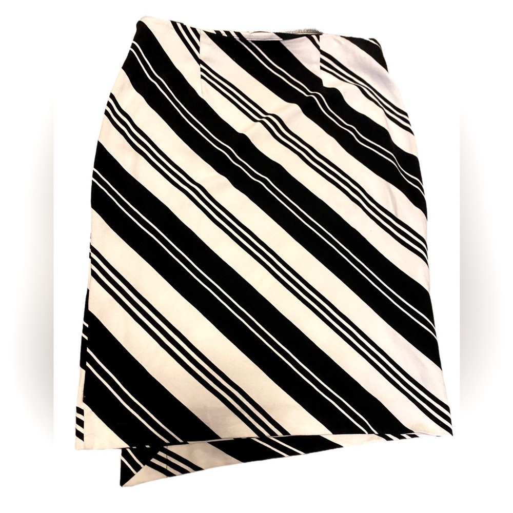 Chico’s black and white skirt. Size 0.5
